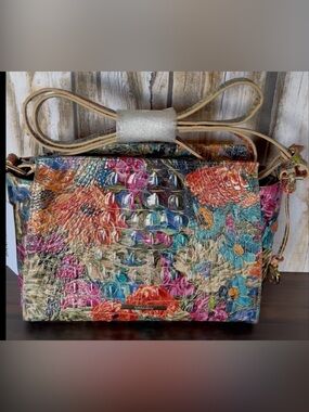 HARD TO FIND !!!! BRAHMIN HILLARY LASSO FLORAL PRINT LEATHER CROSSBODY NWT